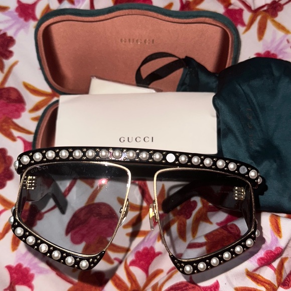GUCCI rectangular Acetate sunglasses with pearls EXCELLENT CONDITION -AUTHENTIC - Picture 1 of 3